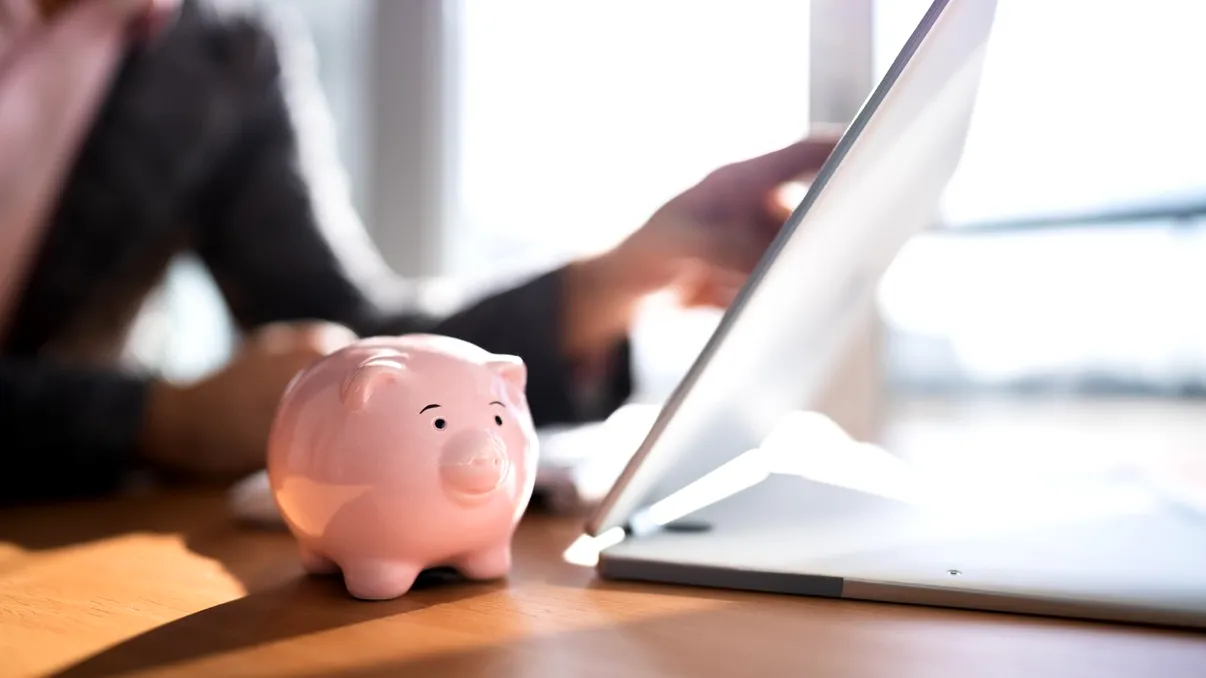 Banii ținuți în cont sunt sau nu în siguranță? Ce se întâmplă dacă o bancă intră în faliment în România