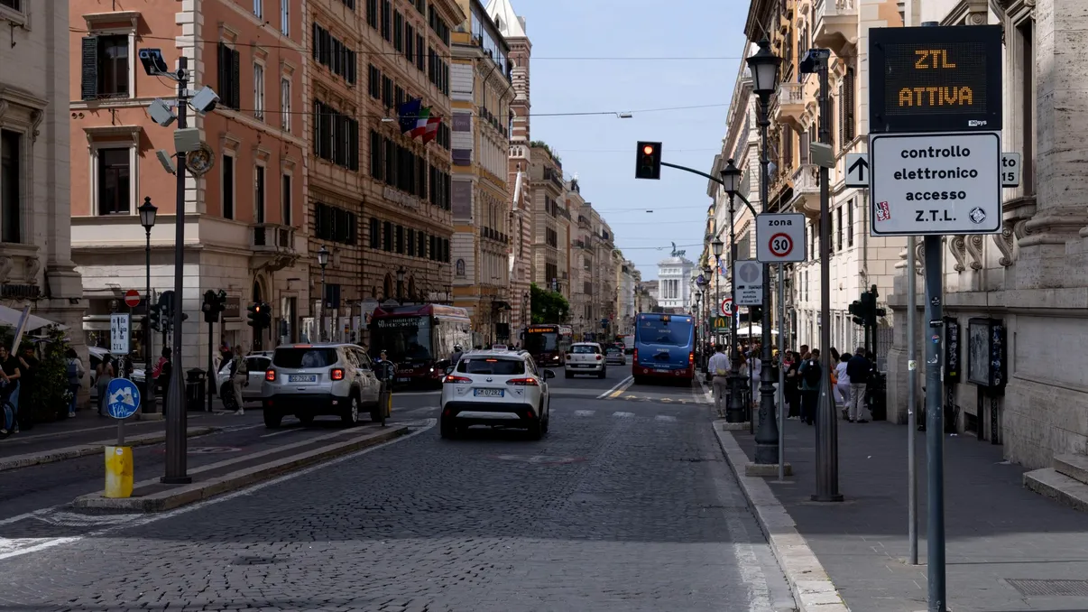 Zonele ZTL din Italia. Cum poți primi acasă o amendă de sute de euro după vacanță