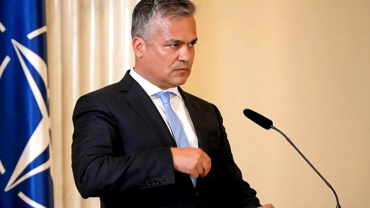 Ce studii are Adrian Veștea. Premierul desemnat a urmat cursurile unei universități care a fost desființată