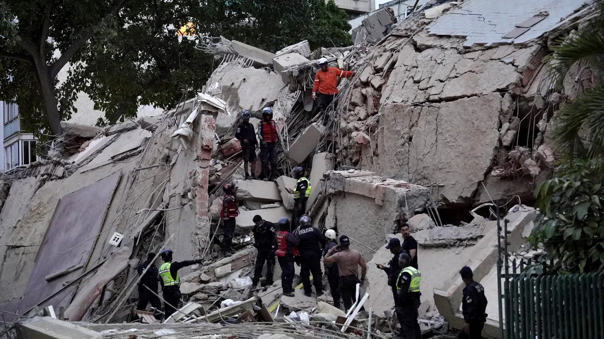 VIDEO Imagini dramatice din timpul celor două cutremure devastatoare din Venezuela. Clădiri prăbușite și panică pe străzile din Caracas