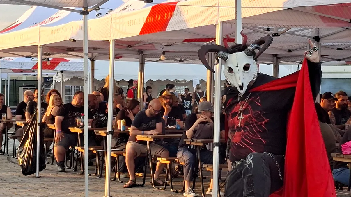 Nu e încă marele festival rock al României, dar Odyssea are ceva ce altele nu au, marea. Cronica ediției cu numărul doi