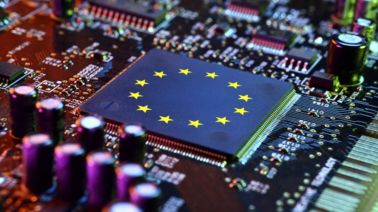 Uniunea Europeană introduce reguli noi pentru conținutul creat cu AI. Ce se schimbă din august 2026