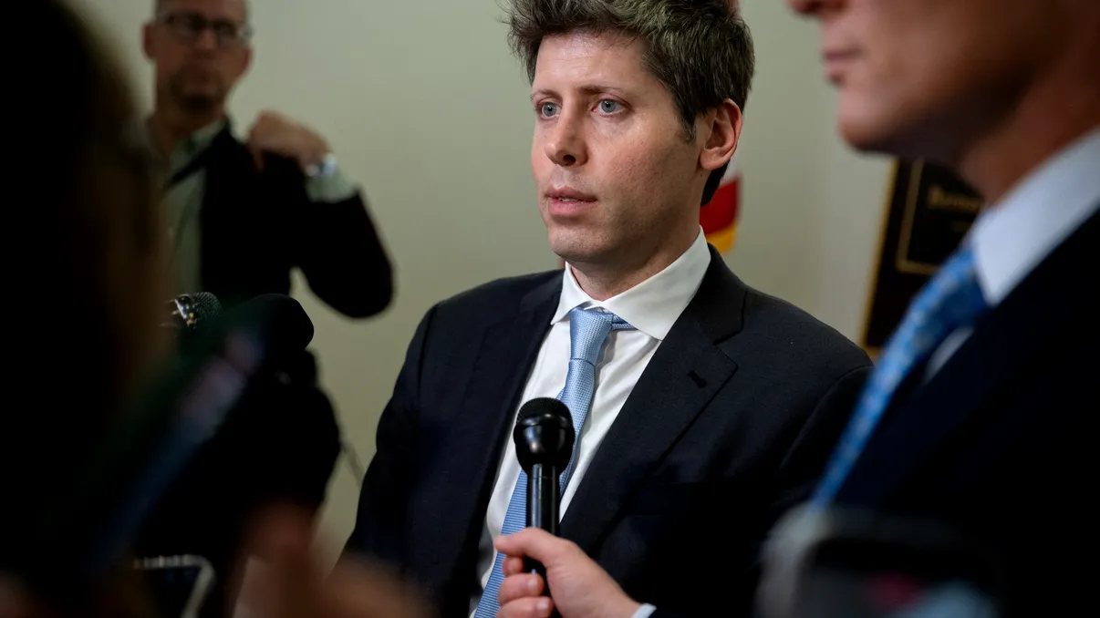 Sam Altman vrea să schimbe regulile jocului pentru inteligența artificială. Ce solicită șeful OpenAI autorităților