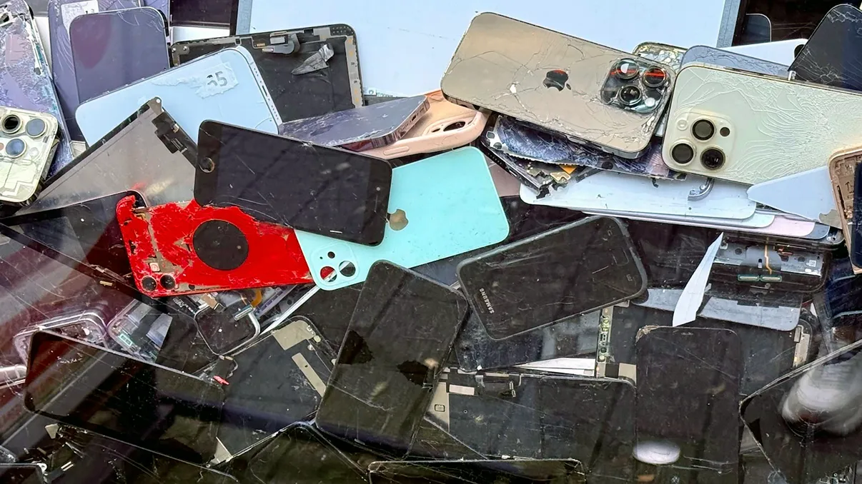 Telefonul tău vechi, transformat în server. Experimentul care poate schimba soarta smartphone-urilor aruncate