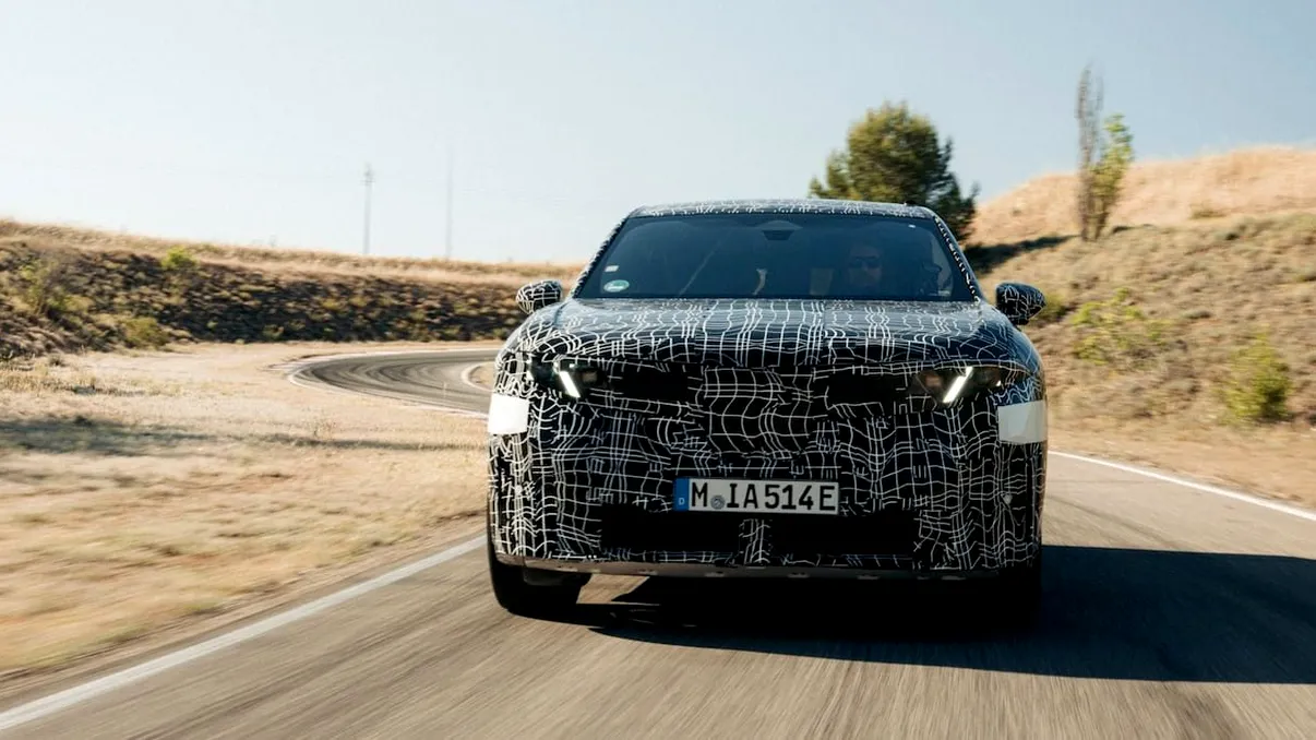 Noul BMW iX4 renunță la forma clasică de SUV. Autonomia ar putea trece de 800 km