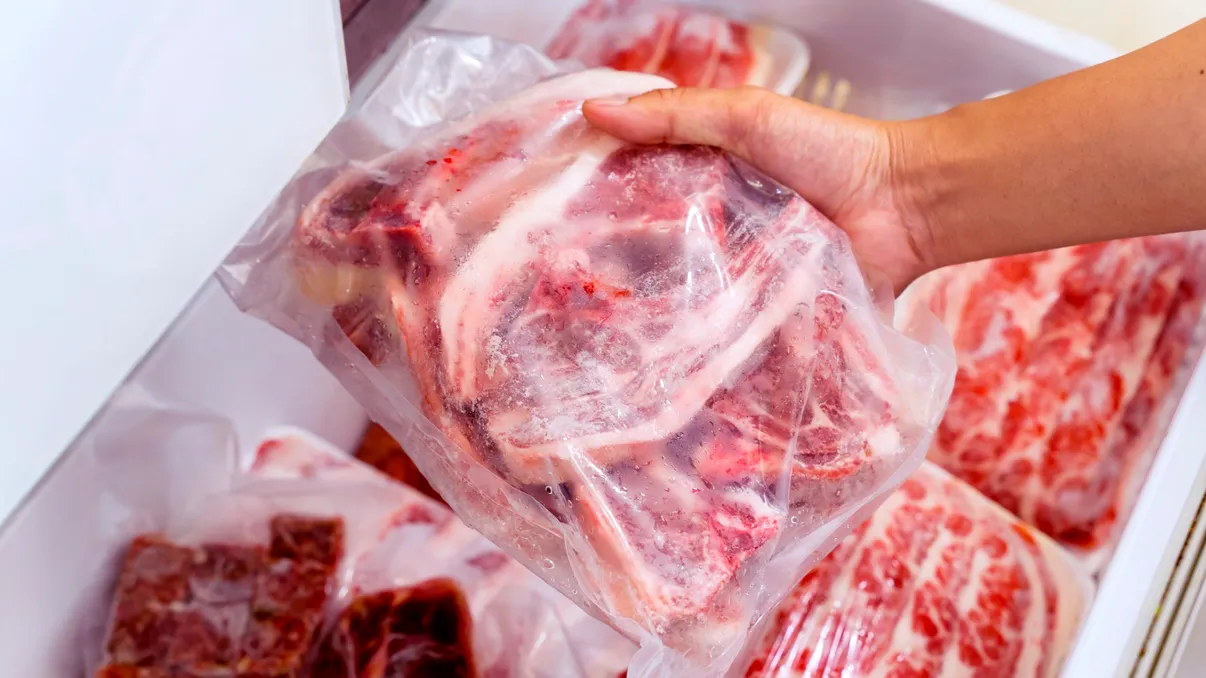 Câte luni poți păstra carnea în congelator fără să-și piardă calitatea. Multe gospodine fac această greşeală