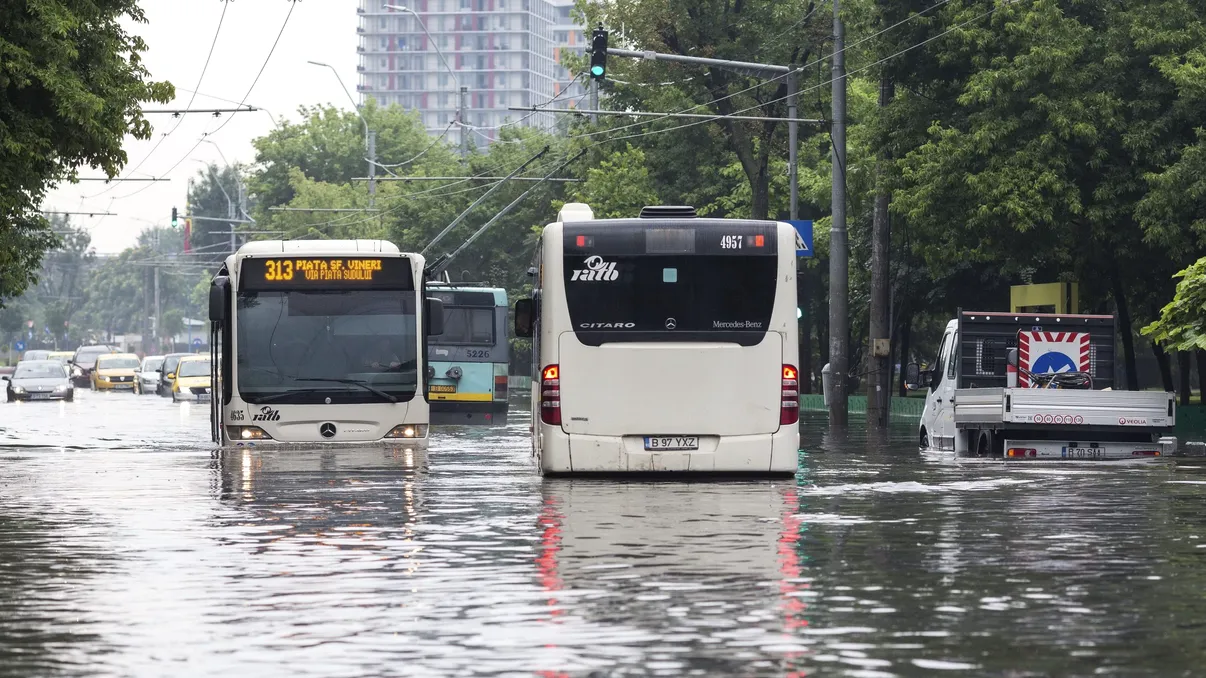 Ce înseamnă că Bucureștiul este 75% „impermeabil”. De ce orașul se inundă rapid când plouă puternic