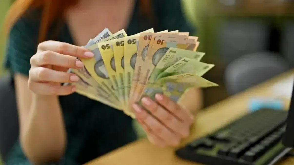 Două beneficii importante pentru bugetari ar putea dispărea. Ce prevede noul proiect de salarizare