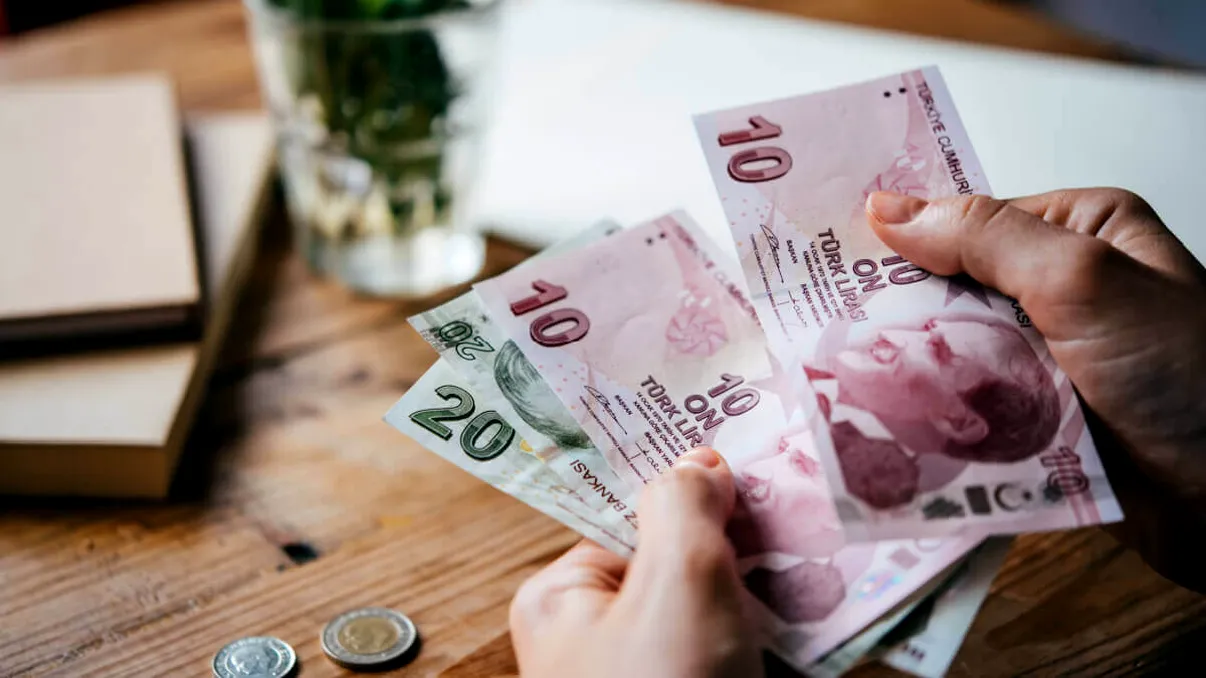 În ce monedă este mai bine să plătești în Turcia. Detaliul care îți poate salva bani