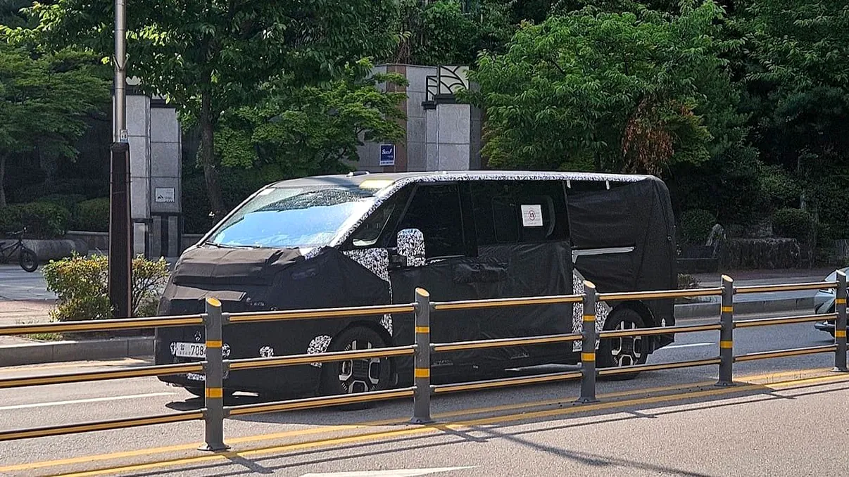 Noua dubă electrică Kia este aproape cât un Ford Transit. PV7 poate deveni atelier, microbuz sau autorulotă