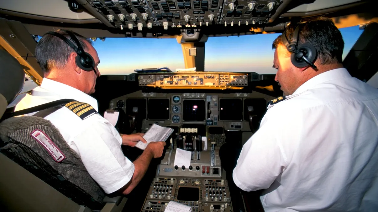 La ce viteză zboară un avion de linie. Ce înseamnă cele 500 de noduri afișate în cabina piloților