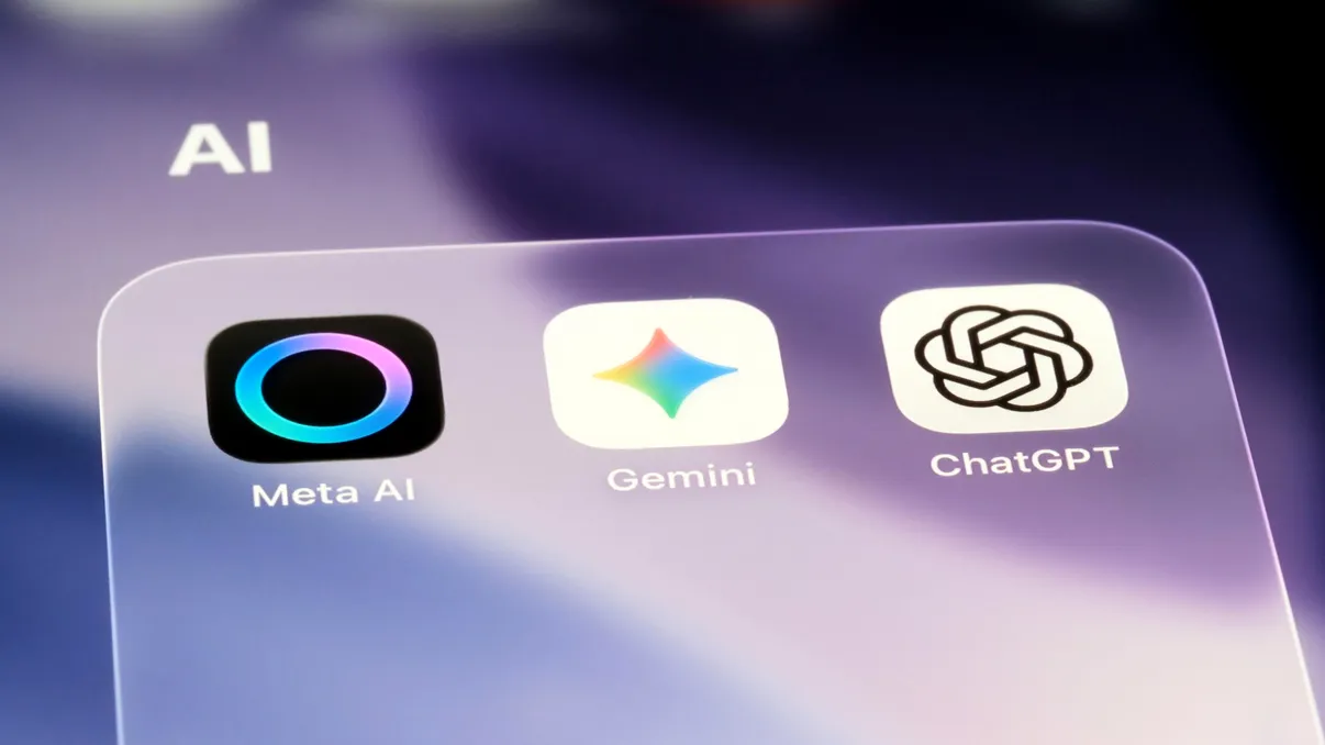 Meta AI nu poate fi dezactivat din Facebook, Instagram și WhatsApp. Trucul prin care îi poți reduce prezența