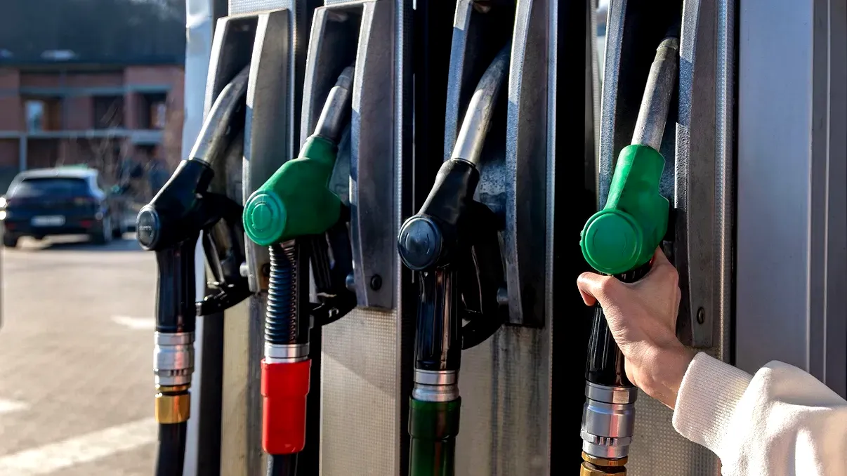O nouă taxă de aproape 1 leu pe litrul de carburant, în discuție la nivelul UE. România se opune măsurii