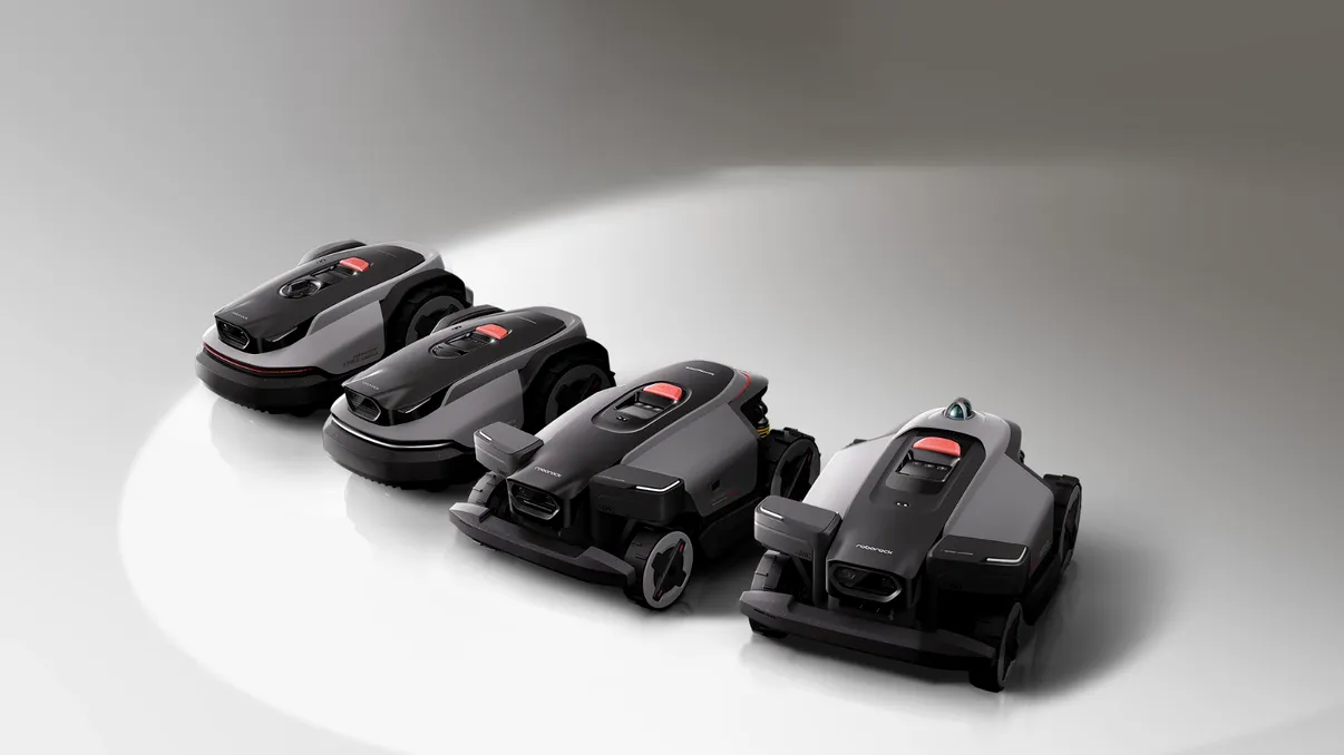 Roborock aduce în România roboții care tund singuri gazonul. Cât costă modelele cu AI, LiDAR și tracțiune integrală, RockMow urcă și în pantă