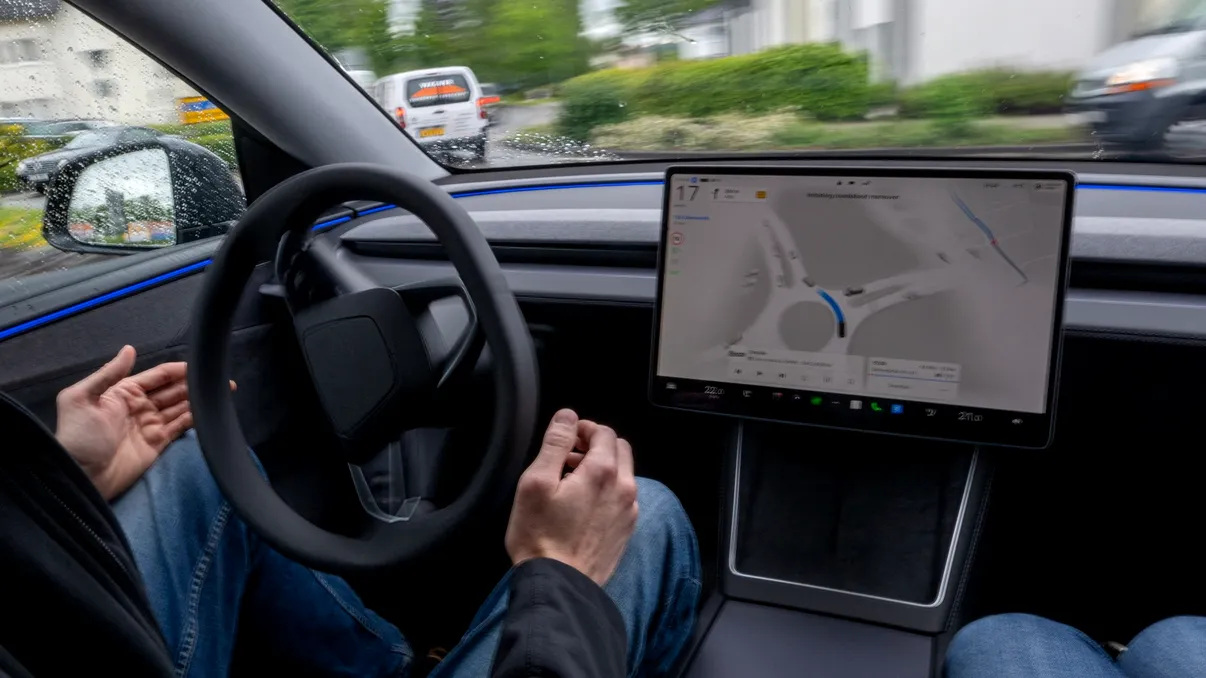 Surpriză într-un test de siguranță. Tesla Model Y a învins mașini cu zeci de butoane fizice la capitolul ușurință în utilizare