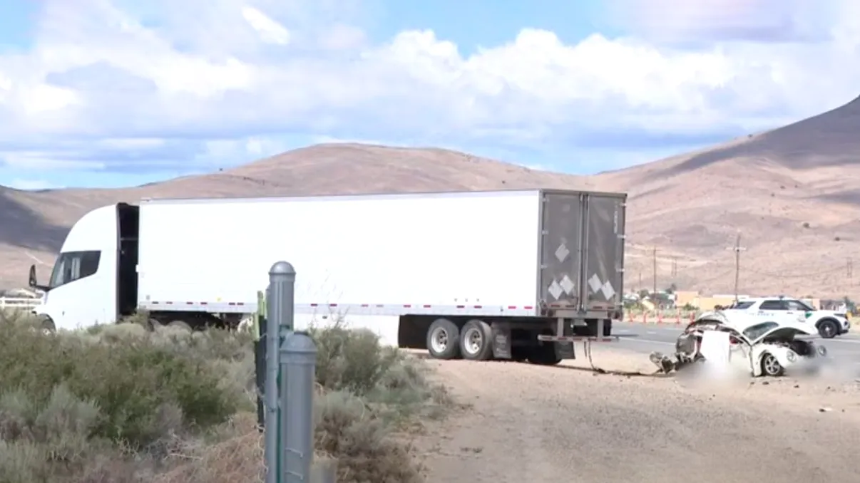 Primul accident mortal cu Tesla Semi ridică o întrebare grea: unde a fost frânarea automată de urgență