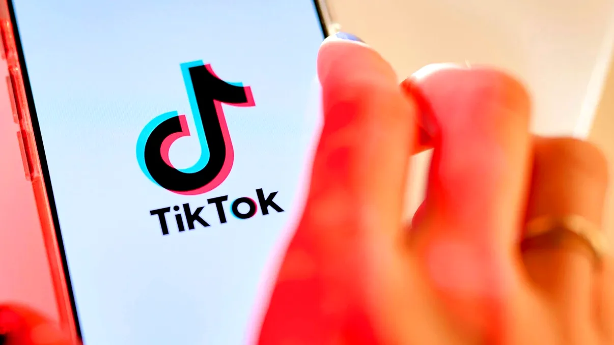 Colțul întunecat al TikTok pe care algoritmul nu ți-l arată. Ce este fenomenul „Farlands”, lumea stranie de la marginea platformei