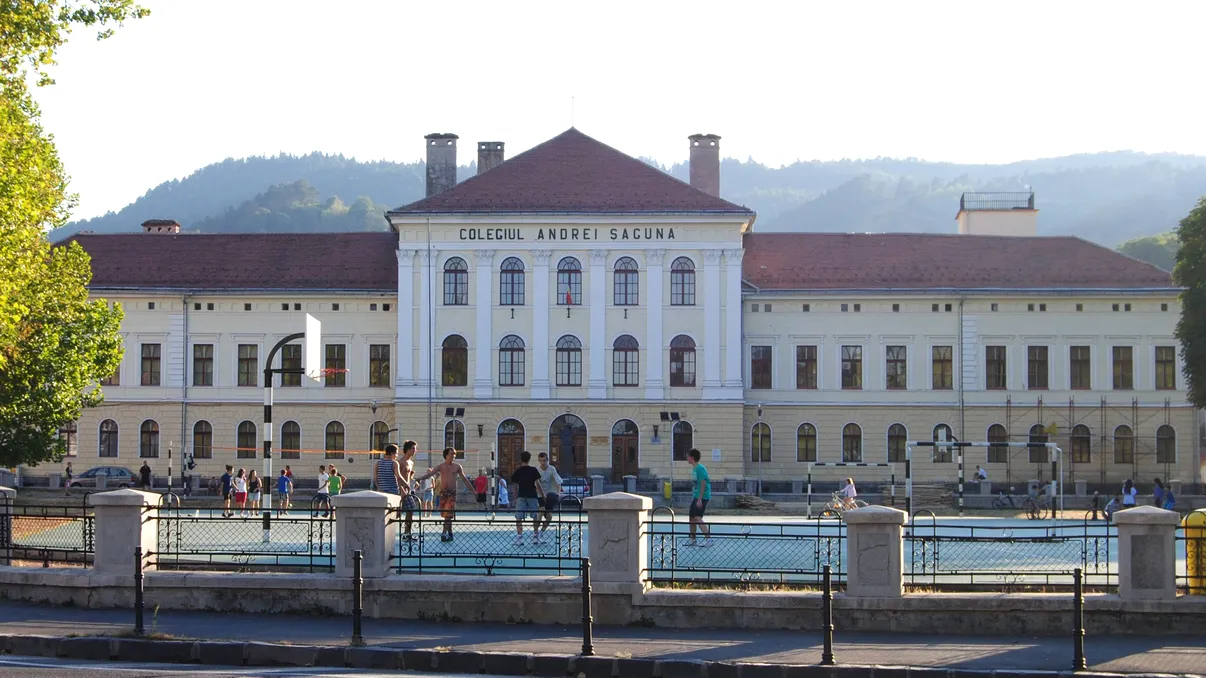 Topul școlilor cu cele mai mari medii la Evaluarea Națională 2026. Două colegii împart primul loc