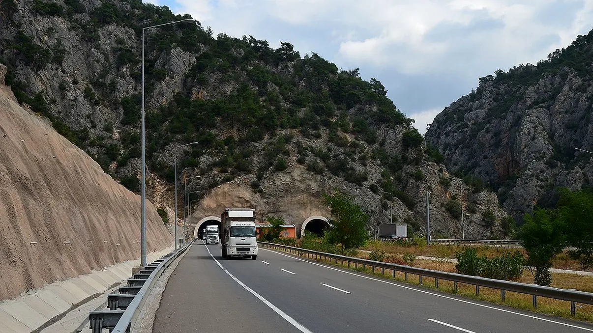 Turcia construiește autostrăzi într-un ritm impresionant. Câți kilometri are deja și ce planuri are până în 2053