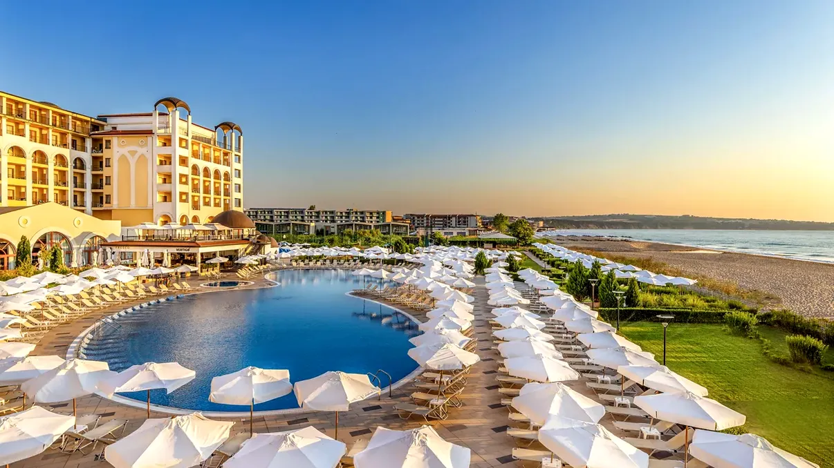 Vacanță de peste 2.000 de euro în Bulgaria, transformată într-o dezamăgire. Ce a găsit un român la resort
