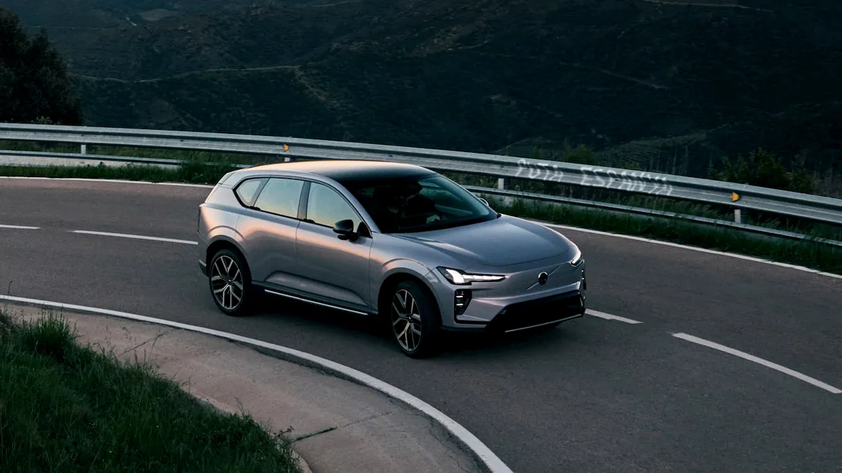 Volvo lansează SUV-ul electric care depășește estimările: EX60 ajunge la 531 km și se încarcă în timpul unei cafele