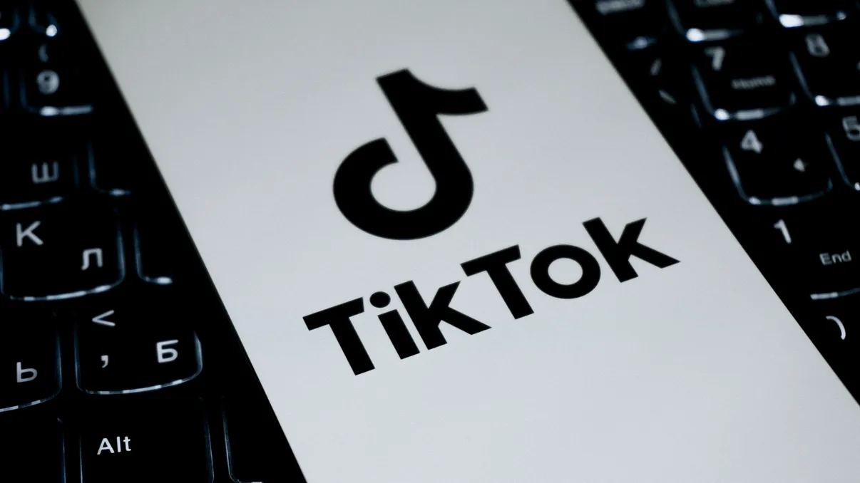 TikTok pregătește sute de concedieri în Europa, dar spune că va crea și noi locuri de muncă. Ce se schimbă în companie