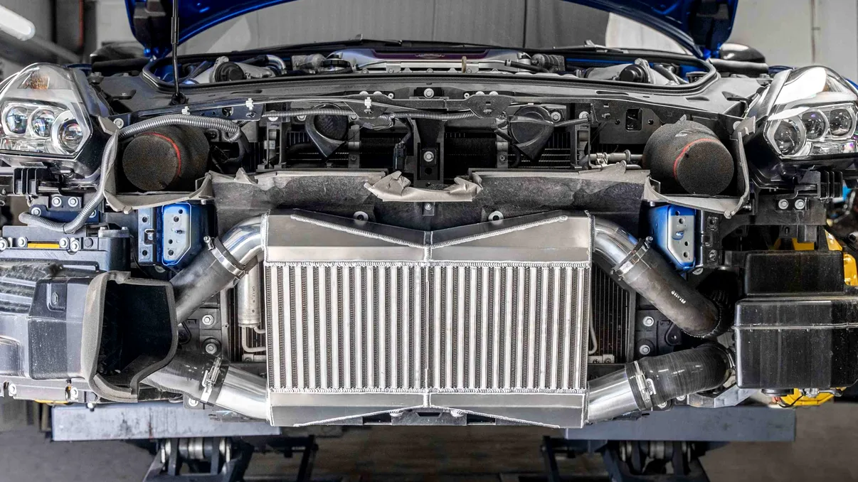 Furtun de intercooler crăpat: cum îl recunoști după sunet, fum și lipsă de putere