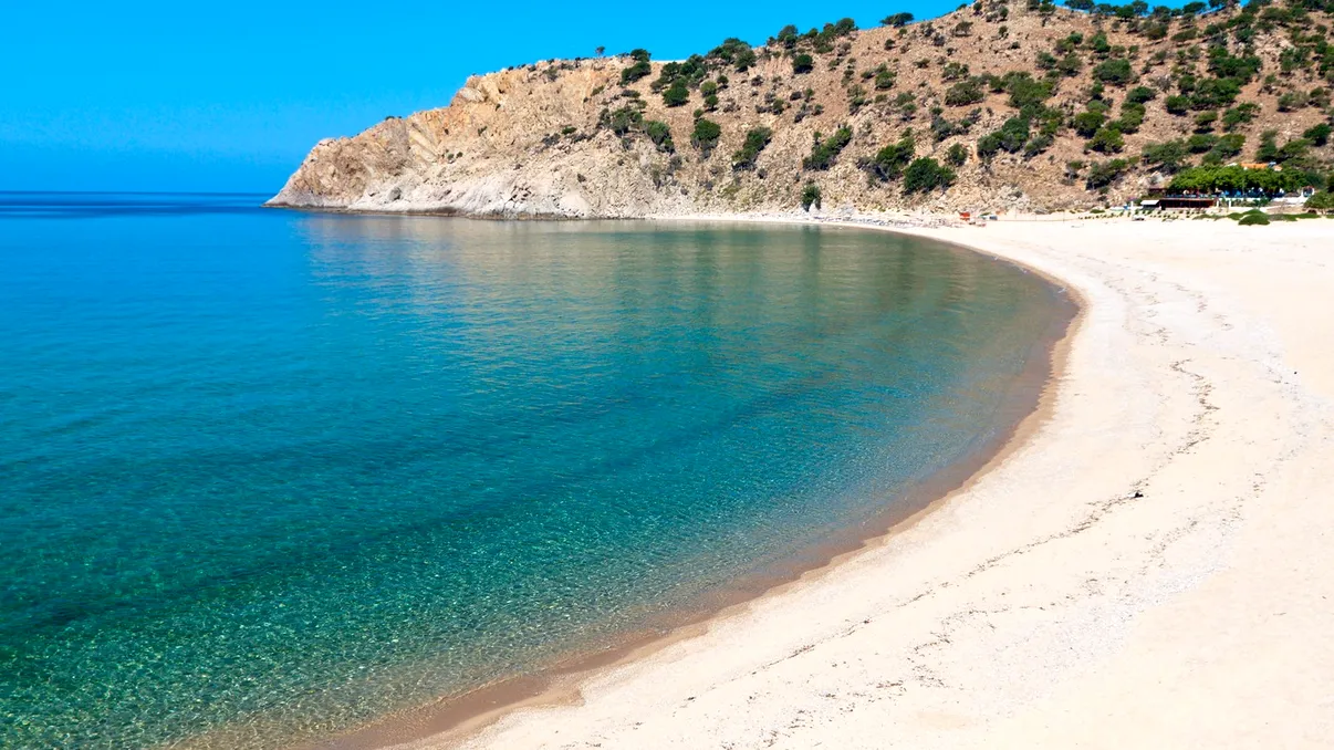 Locurile din Grecia unde canicula nu ajunge. Aici poți petrece concediul chiar și în august, festinațiile cu 27-29°C