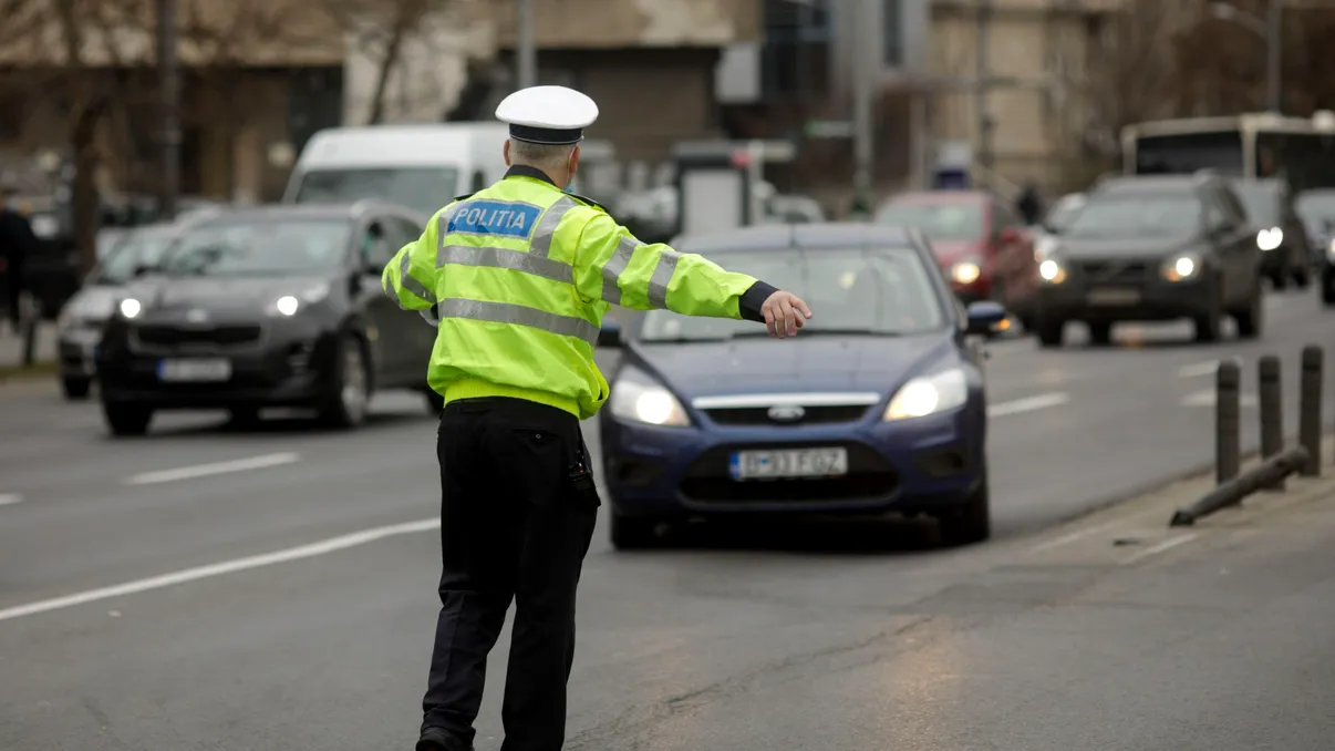 Cele 3 obiecte pe care orice șofer trebuie să le aibă în mașină. Lipsa lor poate aduce amenzi la un control în trafic