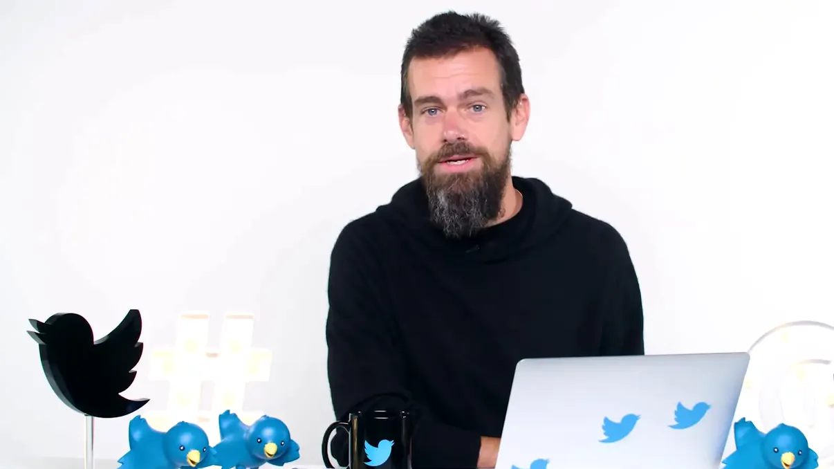 Fostul șef Twitter oferă gratuit instrumentul AI folosit de angajații săi. Ce poate face Berd