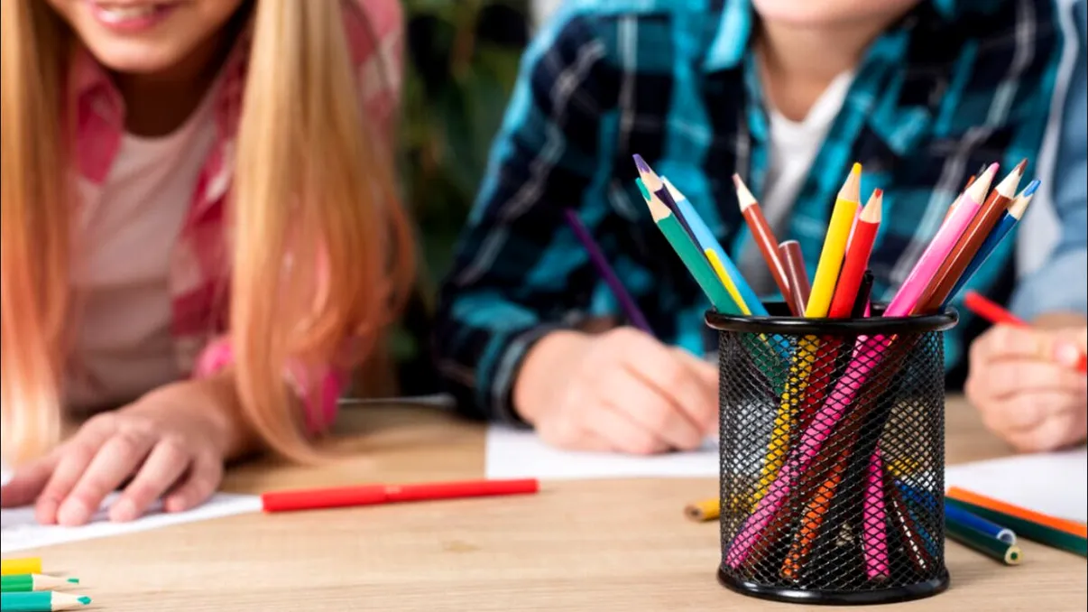 Cât costă să îți dai copilul la afterschool în București în anul școlar 2026–2027. Cât trebuie să scoată părinții din buzunar
