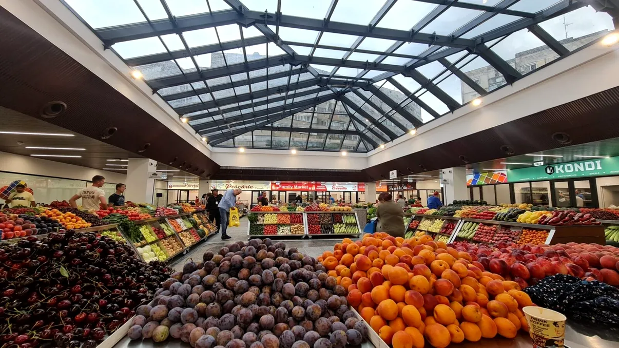 Cât costă să vinzi legume și fructe într-o piață din Sectorul 4. Producătorii locali vor plăti mai puțin decât comercianții