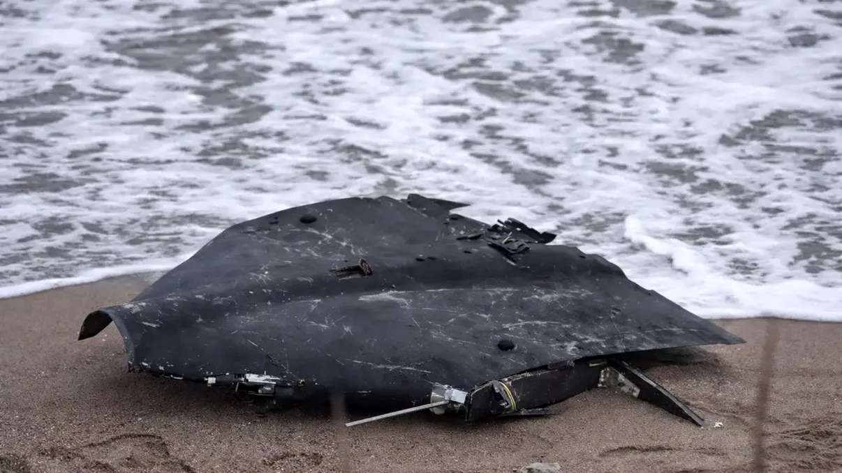 Cât de periculos poate fi un fragment de dronă găsit pe plajă. Unele dispozitive pot transporta explozibili