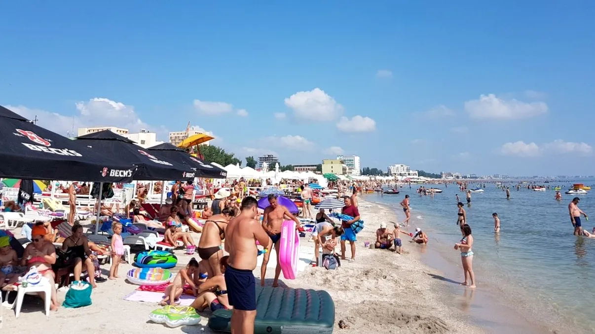 Ce fac românii ca să cheltuie mai puțin în vacanțele de pe litoral. Obiceiul care a devenit tot mai răspândit după valul de scumpiri
