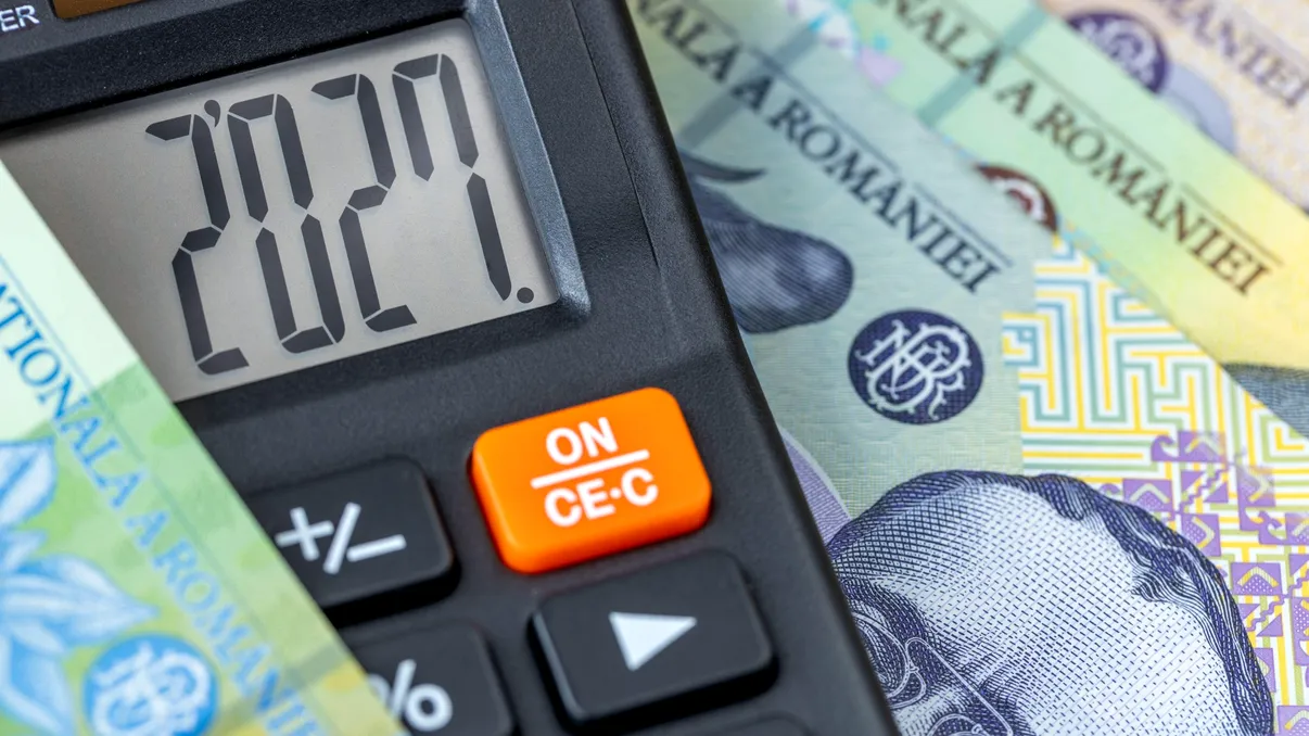 Cu cât îți crește salariul pentru fiecare prag de vechime. Cum se aplică majorările din noua Lege a salarizării după 3, 5, 10, 15 și 20 de ani