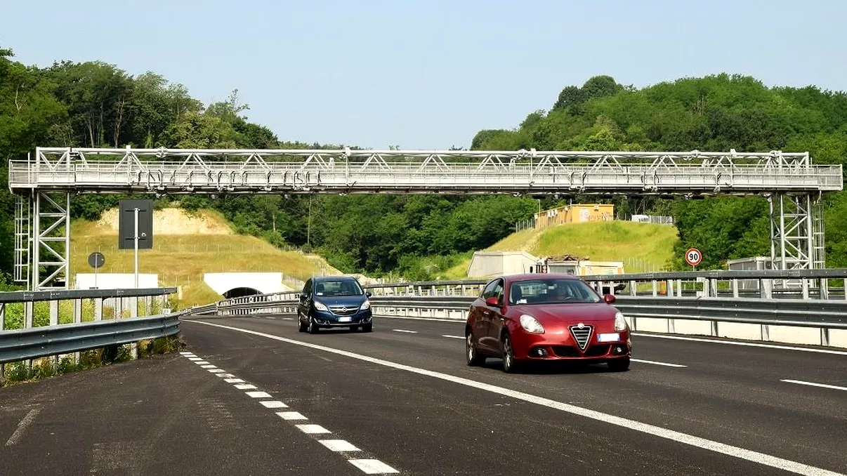 Greșeala care te poate costa 344 de euro pe autostrăzile din Italia. Noul sistem de taxare îi poate deruta pe șoferi