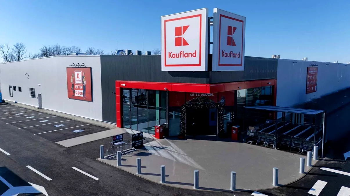 Kaufland închiriază locuri de parcare. Cât costă abonamentul pe lună pentru şoferii din Bucureşti