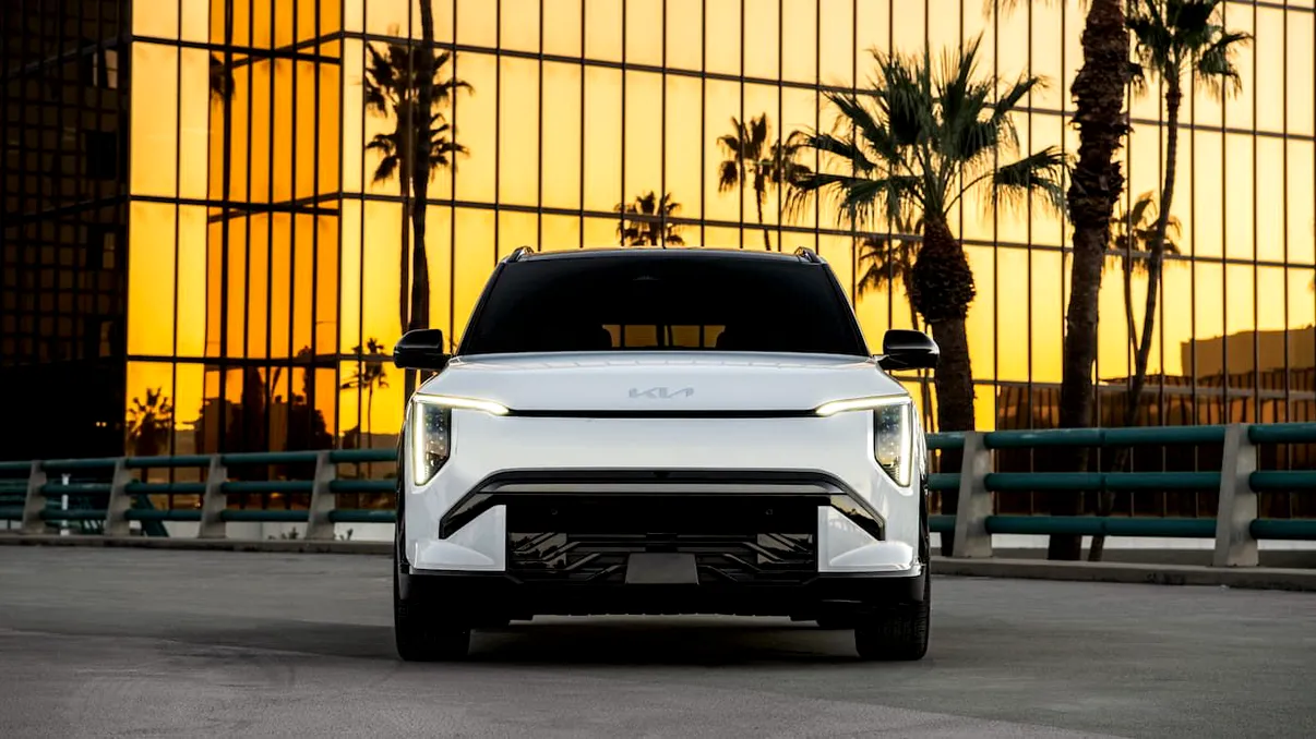 Kia EV3 ajunge la preț de mașină compactă: SUV-ul electric cu până la 517 km autonomie costă de la aproximativ 25.800 de euro