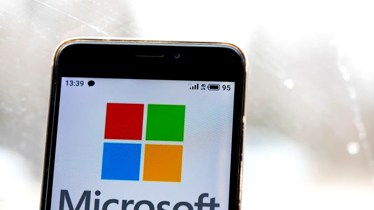 Microsoft recunoaște că a complicat absolut degeaba Windows 11 și începe să readucă funcțiile apreciate din Windows 10