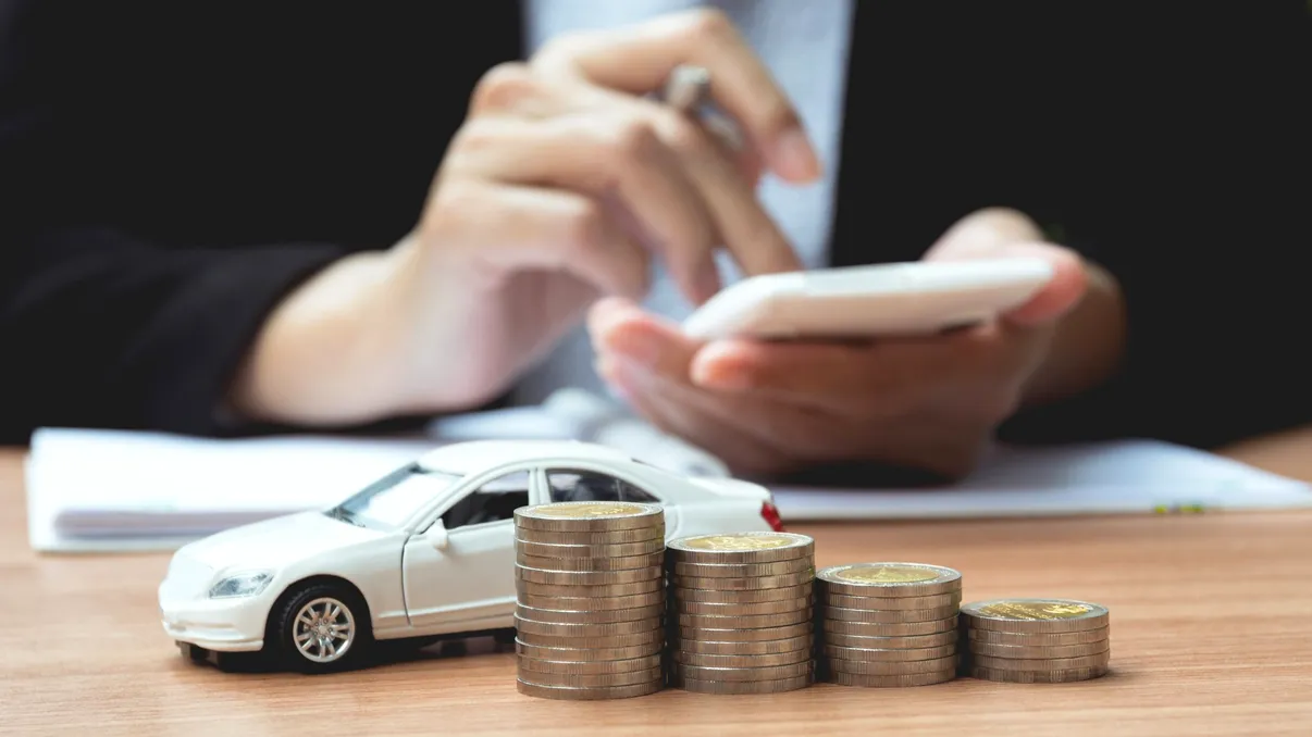 RCA, printre scumpirile care îngrijorează BNR. Cât costă acum polița în funcție de mașină și șofer