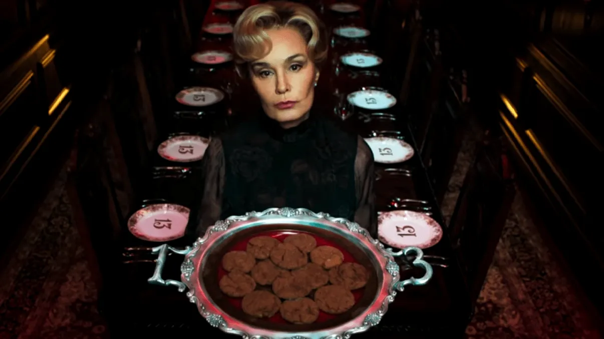 Jessica Lange revine, în sfârșit, în American Horror Story, iar noul sezon aduce laolaltă cele mai iubite personaje ale seriei VIDEO