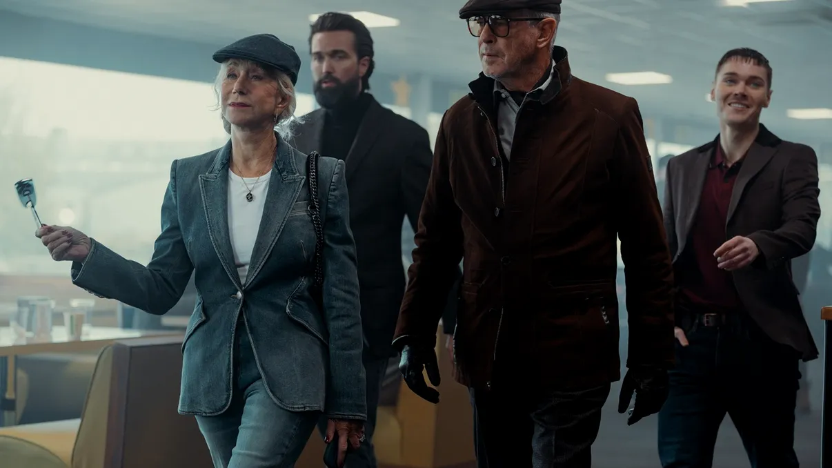 MobLand revine pe SkyShowtime: Tom Hardy, Pierce Brosnan și Helen Mirren intră într-un nou război al puterii VIDEO