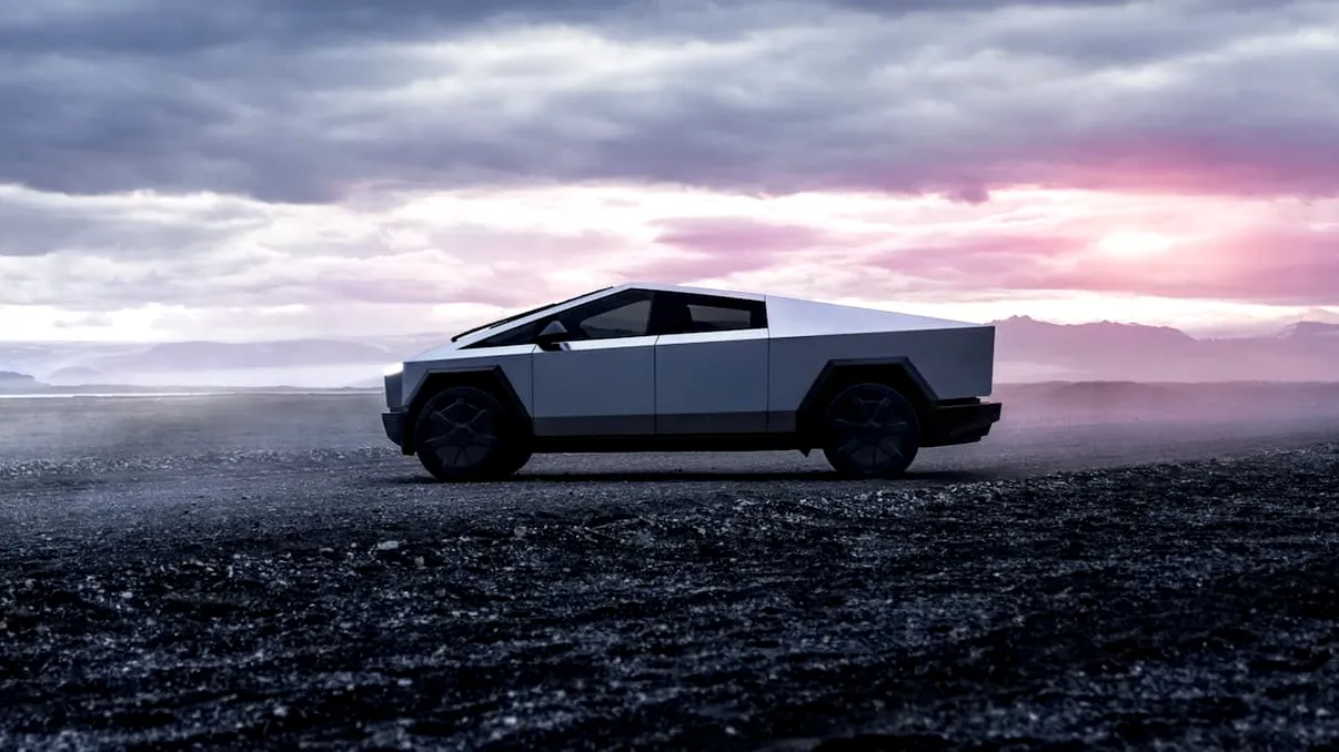 Tesla recunoaște problema care putea costa peste 6.000 de euro: garanție extinsă pentru Cybertruck după valul de defecțiuni