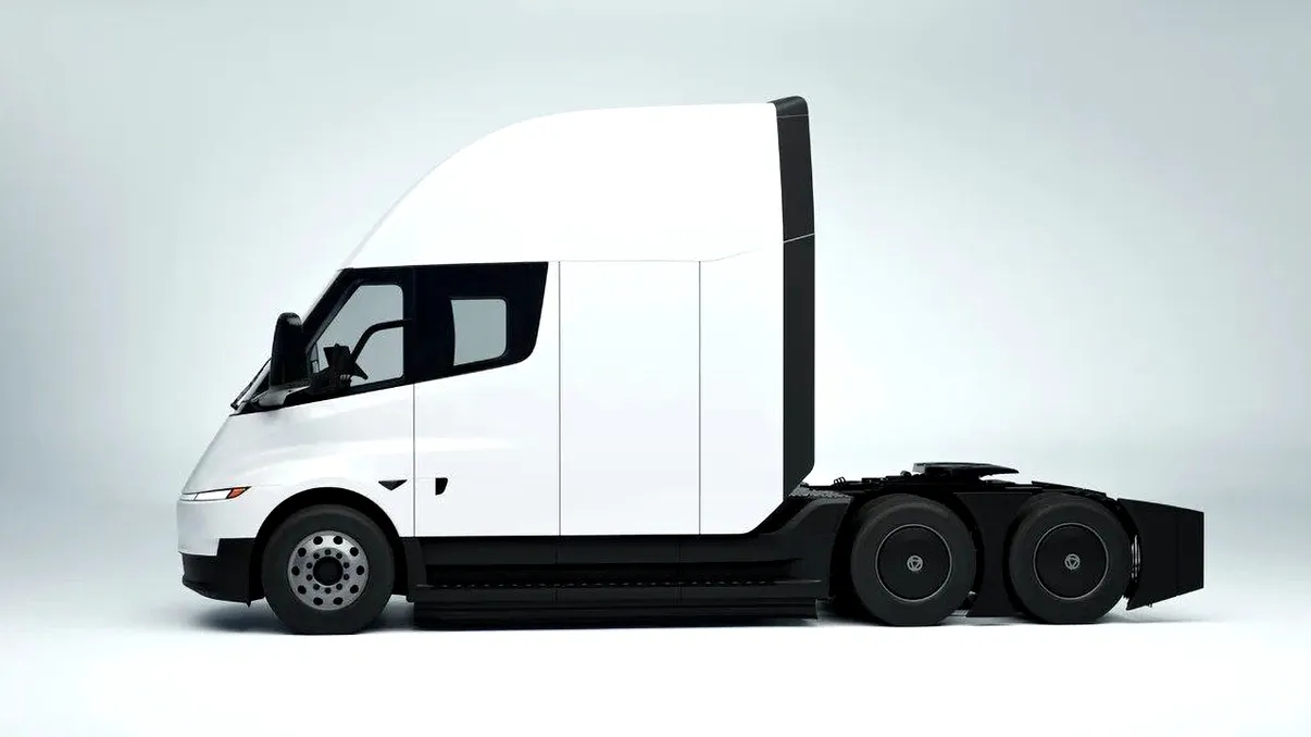 Camionul Tesla Semi vine oficial în Europa: camionul electric de peste 1.000 CP promite până la 800 km autonomie și încărcare la 1,2 MW