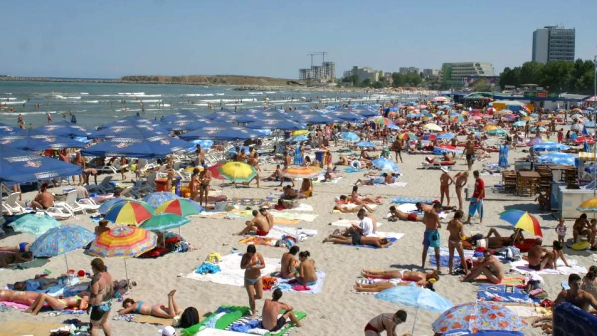 Turiștii au cheltuit cu 15% mai puțin pe litoral de Sfânta Maria. Ce au tăiat românii prima dată din bugetul de vacanță