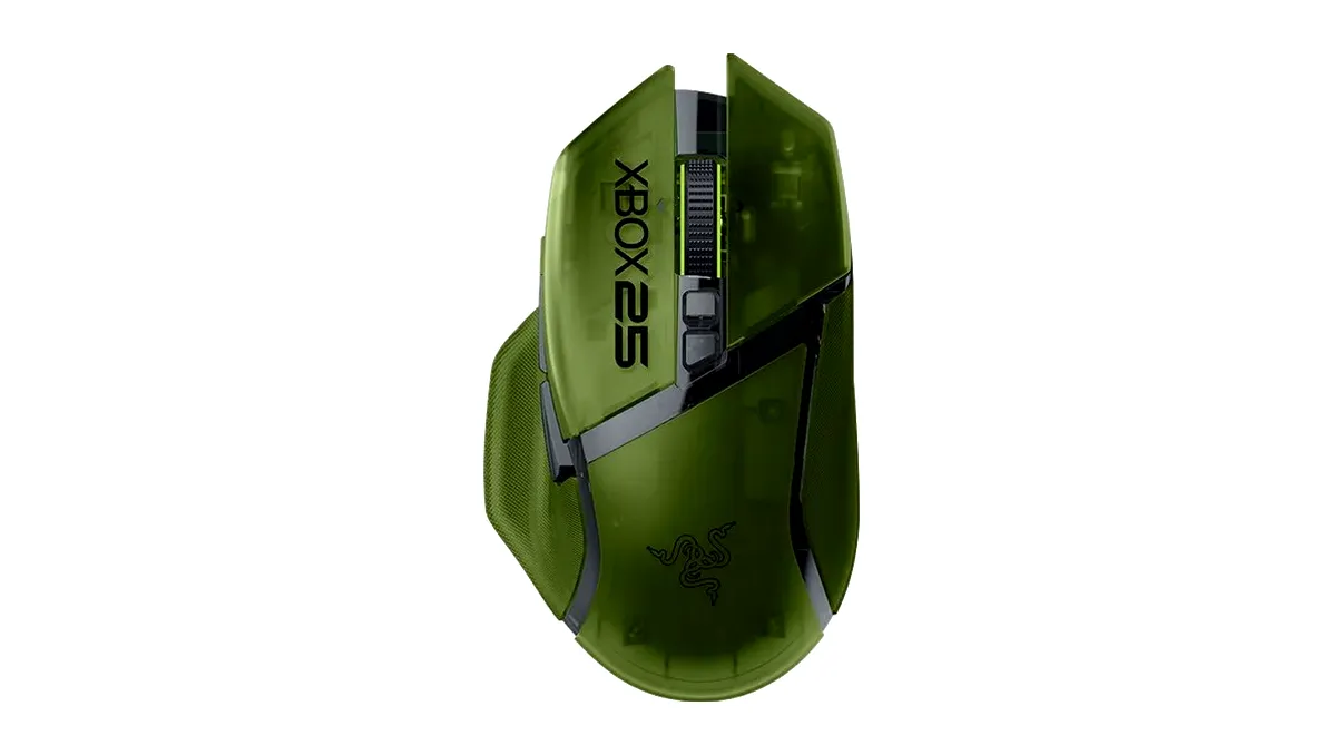 Xbox sărbătorește 25 de ani cu o colecție de accesorii în verde translucid, inspirată de consola originală