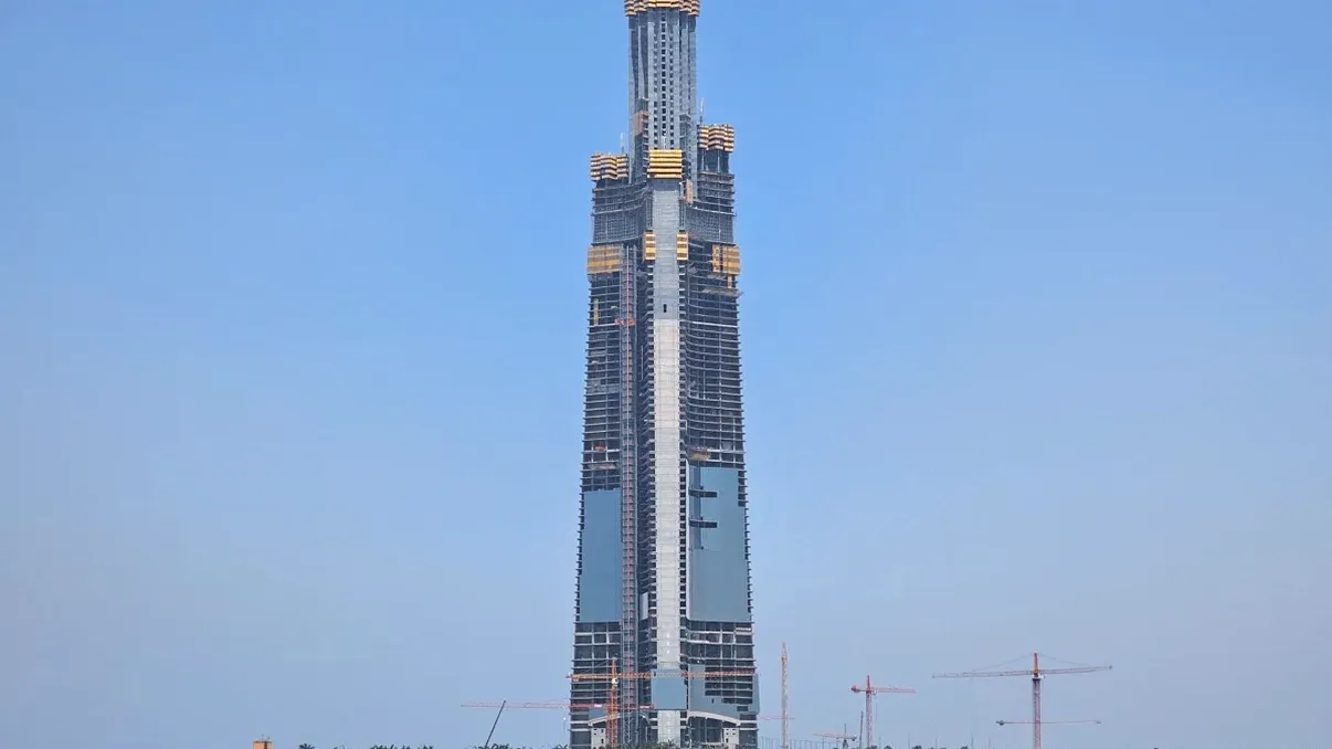 Turnul de un kilometru se ridică peste deșert: Jeddah Tower se apropie de recordul mondial