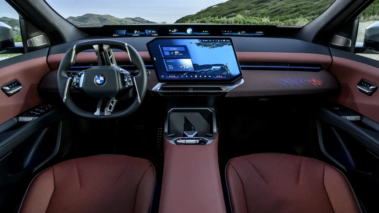 BMW crede că șoferii tineri nu mai vor butoane. Volkswagen și Hyundai fac exact invers