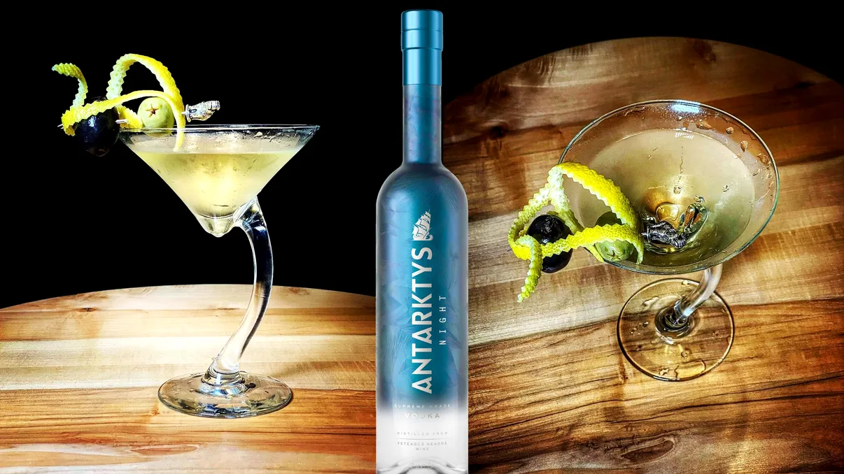 Cum faci un cocktail Antarktys Martini și descoperi prima vodcă super-premium distilată din vin românesc de Fetească Neagră