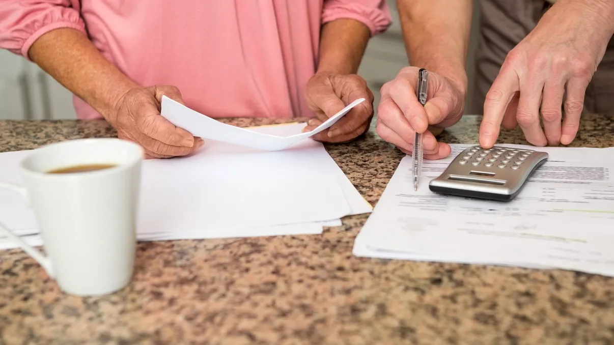 Ai plătit din greșeală aceeași factură de două ori? Cum îți recuperezi banii și cine trebuie contactat